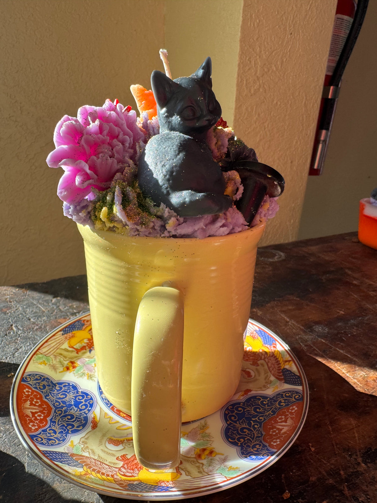 BLACK CAT Galveston red stopper medley in Fall Festival Scent with drip plate