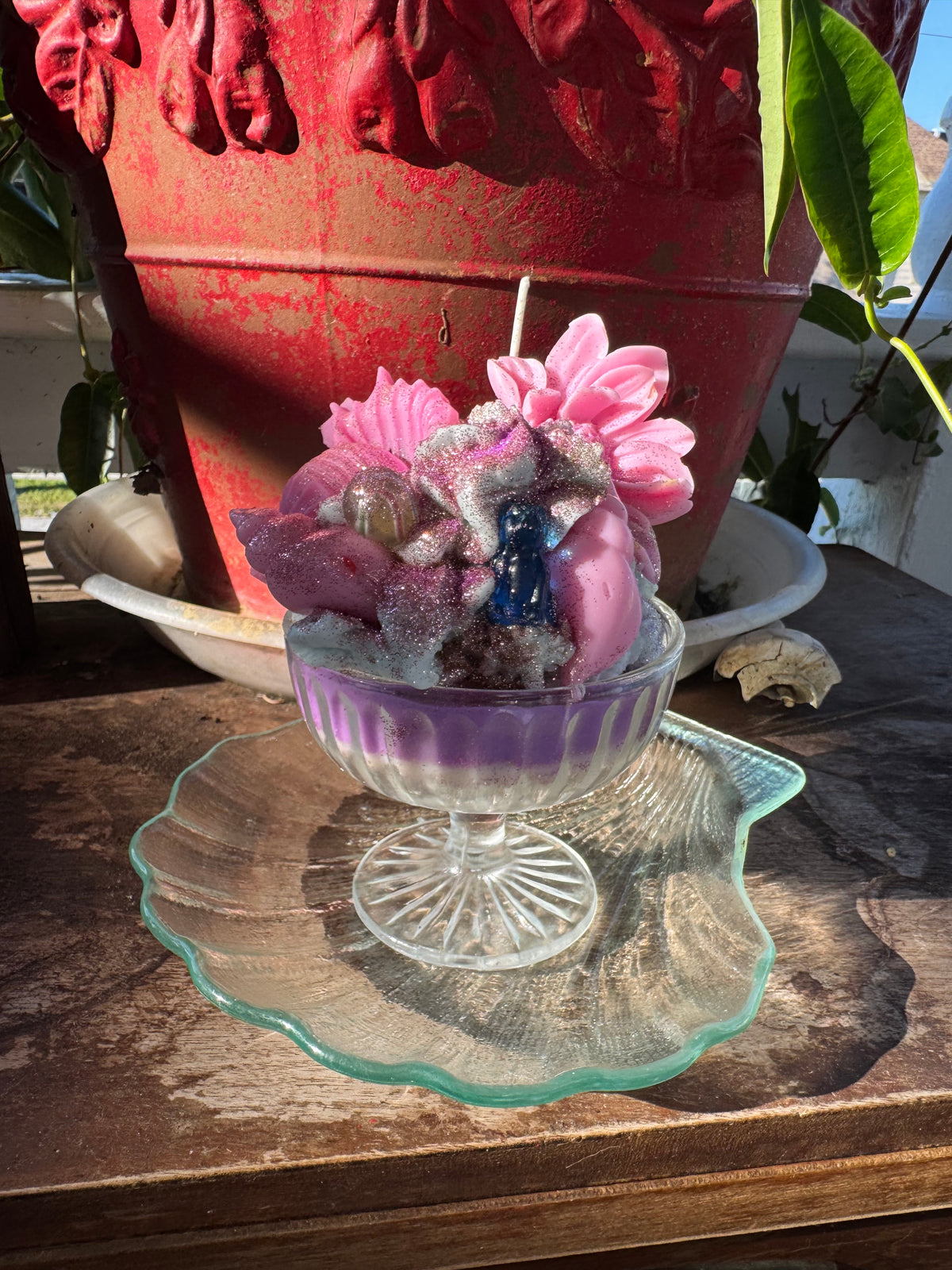 BLUE CZECH bulldog, german swirl cane, in Seawall Breeze with shell Drip plate