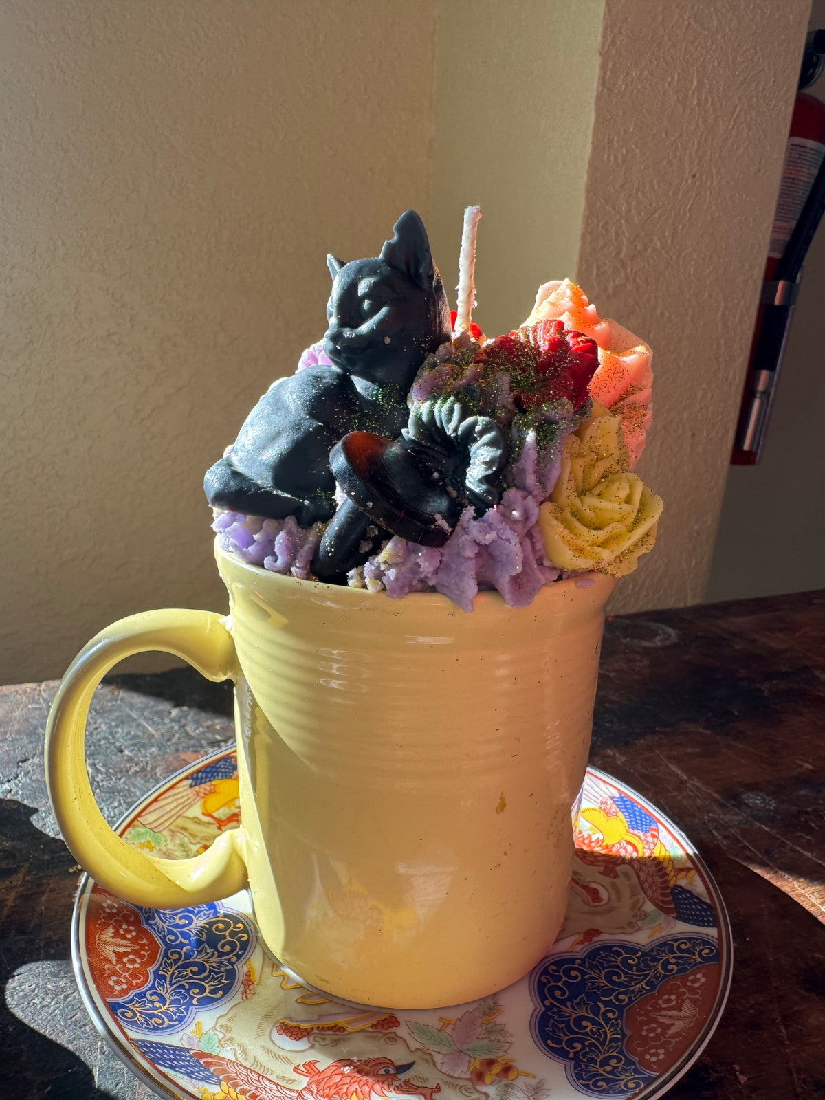 BLACK CAT Galveston red stopper medley in Fall Festival Scent with drip plate