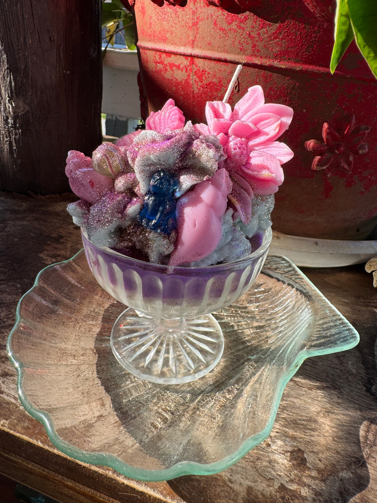 BLUE CZECH bulldog, german swirl cane, in Seawall Breeze with shell Drip plate