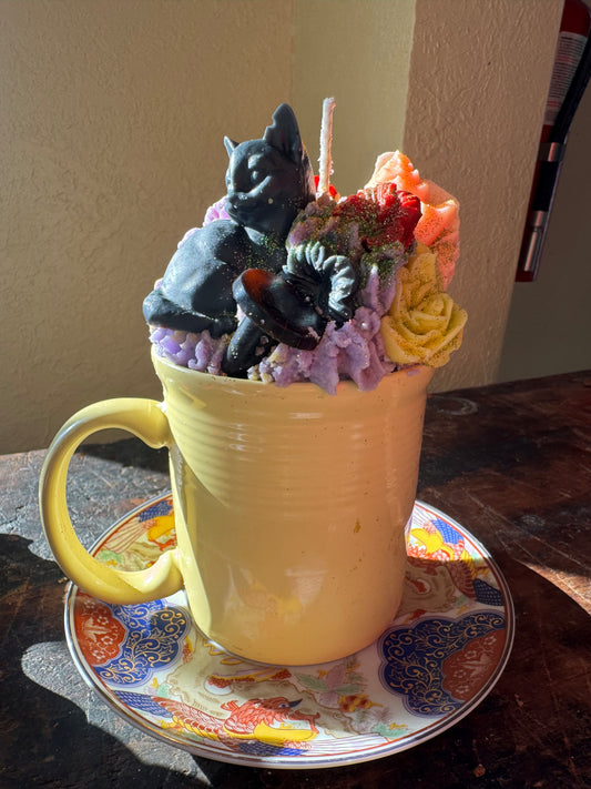 BLACK CAT Galveston red stopper medley in Fall Festival Scent with drip plate