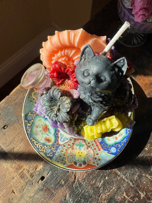 Black cat stopper in Fall Festival Scent with drip plate
